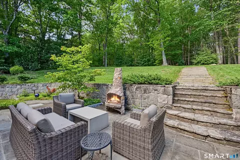Exterior - 281 Newtown Tpke, Redding, CT 06896 photo 3 of 5