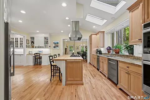 Kitchen - 281 Newtown Tpke, Redding, CT 06896 photo 1 of 3