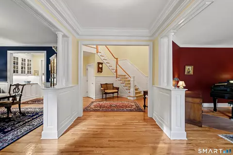 Entry Way - 281 Newtown Tpke, Redding, CT 06896 photo 2 of 7