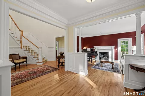 Entry Way - 281 Newtown Tpke, Redding, CT 06896 photo 3 of 7