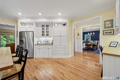 Kitchen - 281 Newtown Tpke, Redding, CT 06896 photo 2 of 3