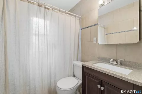 Bath - 6 Welch St, Hamden, CT 06514 photo 1 of 2