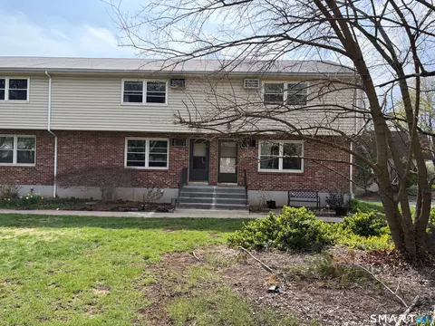 302 Blackstone Vlg #302, Meriden, CT 06450