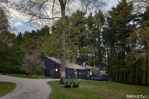 40 Canterbury Ln, Salisbury, CT 06039