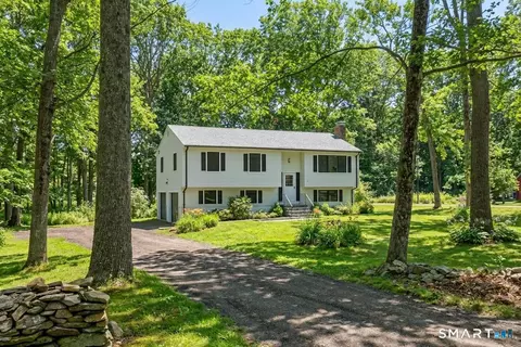 211 Forsyth Rd, Oakdale, CT 06370