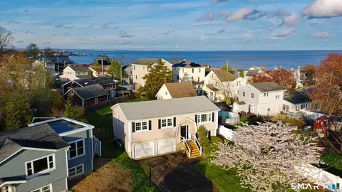 12 Nolan Ter, Milford, CT 06460