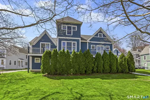 4 Seabreeze Ave #B, Milford, CT 06460