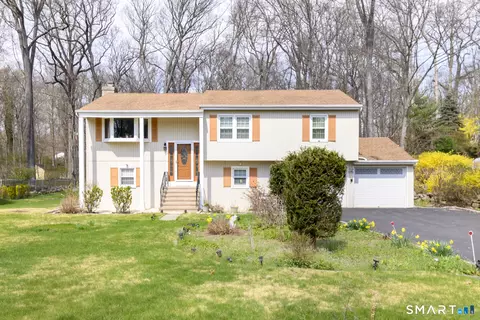 43 Hidden Brook Dr, Stamford, CT 06907