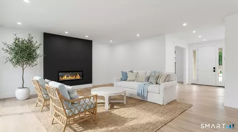 85 Oronoque Hills Rd, Stratford, CT 06614