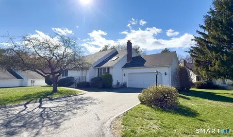 204 Oldefield Farms Rd #204, Enfield, CT 06082