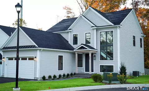 95 Oronoque Hills Rd, Stratford, CT 06614