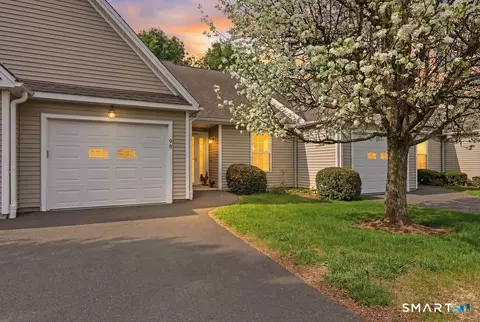 98 Haley Ln #98, Sandy Hook, CT 06482