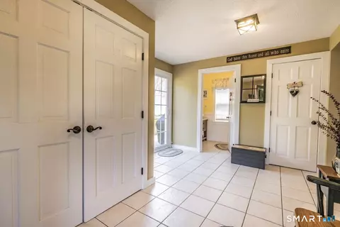 Entry Way - 175 Howd Rd, Durham, CT 06422 photo 2 of 3