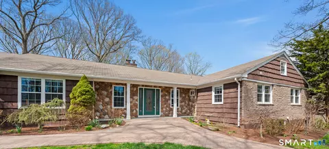 700 Royal Ln, Orange, CT 06477