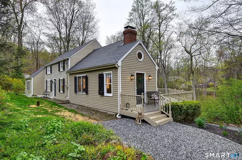 27 Chestnut Hill Rd, Newtown, CT 06482