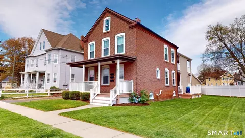 31 Suffield St, Windsor Locks, CT 06096