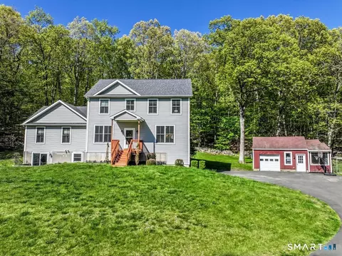 44 Aunt Pattys Ln W, Bethel, CT 06801