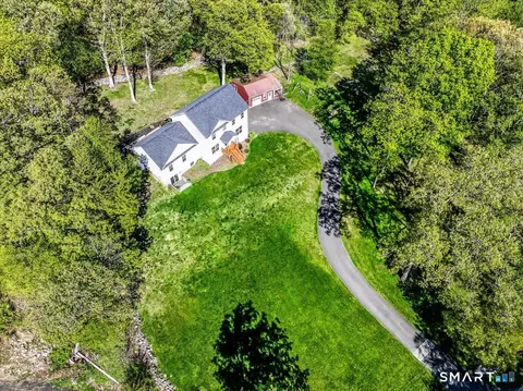 44 Aunt Pattys Ln W, Bethel, CT 06801