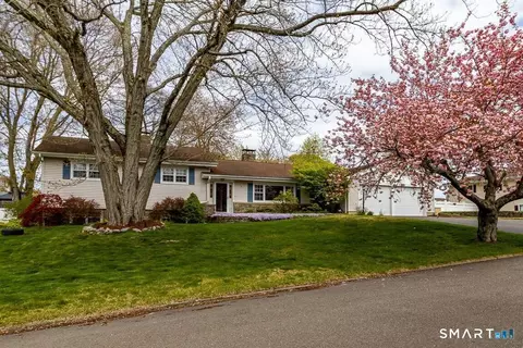 220 Oak Ridge Rd, Stratford, CT 06614