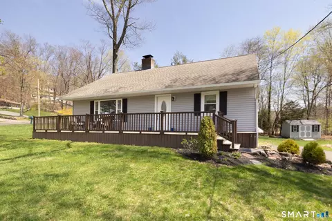 16 Lakeview Dr, Northford, CT 06472