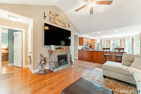 Entry Way - 4 Bluebird Ln #4, Killingly, CT 06241 photo 2 of 2