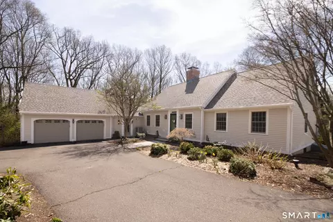 122 Crest Rd, Middlebury, CT 06762