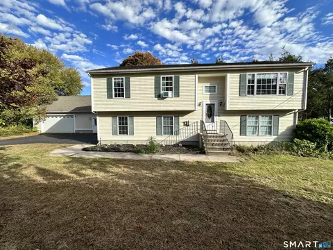 24 Quarry St, Norwich, CT 06360