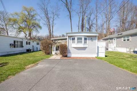 32 Greenlawn Dr, Danbury, CT 06810