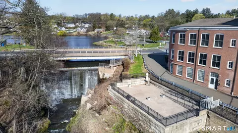 10 Main St #102, Berlin, CT 06037