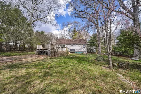 Exterior - 28 Rocky Ledge Dr, Clinton, CT 06413 photo 4 of 9