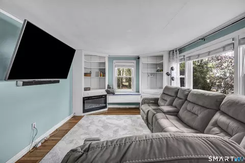 Living - 28 Rocky Ledge Dr, Clinton, CT 06413 photo 2 of 2