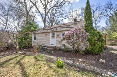 Exterior - 28 Rocky Ledge Dr, Clinton, CT 06413 photo 2 of 9