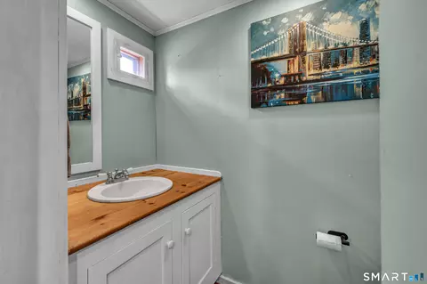 Bath - 28 Rocky Ledge Dr, Clinton, CT 06413 photo 3 of 4