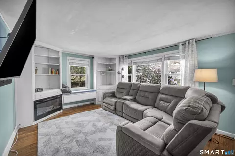 Living - 28 Rocky Ledge Dr, Clinton, CT 06413 photo 1 of 2