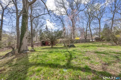 Exterior - 28 Rocky Ledge Dr, Clinton, CT 06413 photo 8 of 9