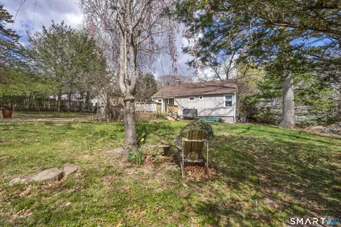Exterior - 28 Rocky Ledge Dr, Clinton, CT 06413 photo 5 of 9