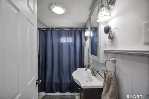 Bath - 28 Rocky Ledge Dr, Clinton, CT 06413 photo 1 of 4
