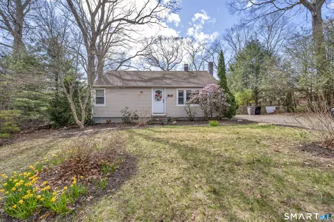 28 Rocky Ledge Dr, Clinton, CT 06413