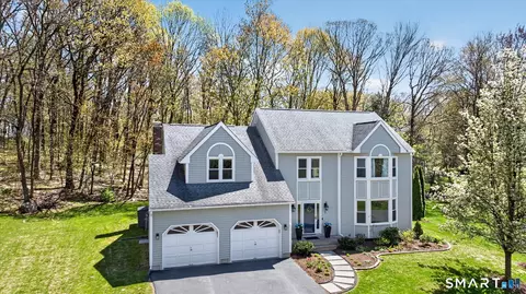 7 Village View Ln, Unionville, CT 06085