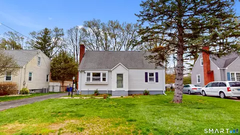 8 Madsen Rd, West Hartford, CT 06110