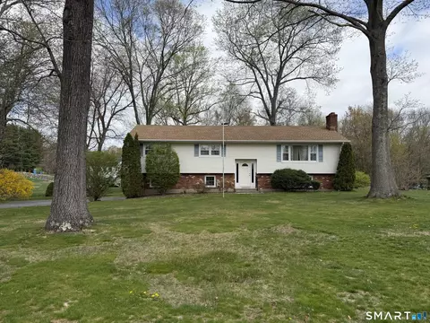 14 Abbey Ln, Shelton, CT 06484