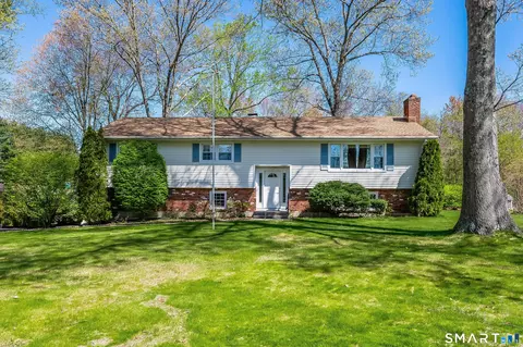14 Abbey Ln, Shelton, CT 06484