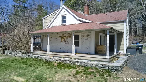 3 Woodstock Ave W, Putnam, CT 06260