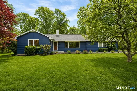 14 Elmcrest Dr, Danbury, CT 06811