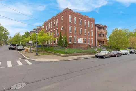 143 Putnam St, Hartford, CT 06106