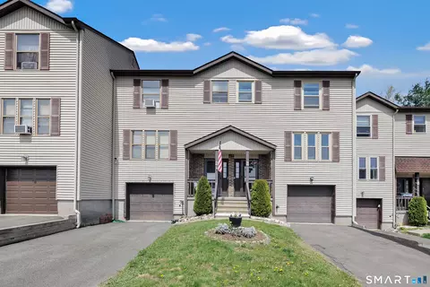 67 Country Hill Rd #67, Naugatuck, CT 06770