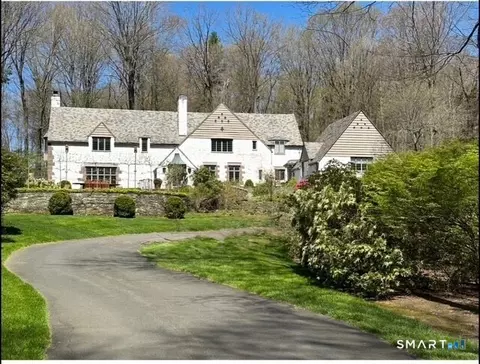 11 Stonebridge Ln, West Hartford, CT 06107