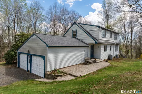 94 Quonnipaug Hill Rd, Guilford, CT 06437