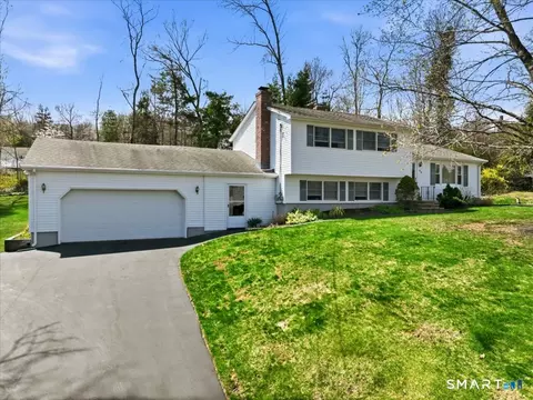 45 Brookwood Dr, Branford, CT 06405