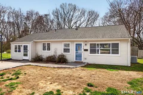 11 Carol Ct, Groton, CT 06340